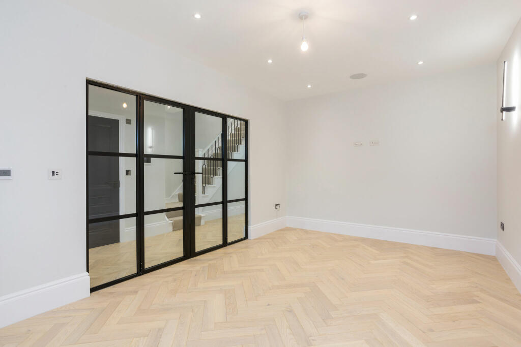 Additional image 11 of Moreton End Lane, Harpenden, AL5