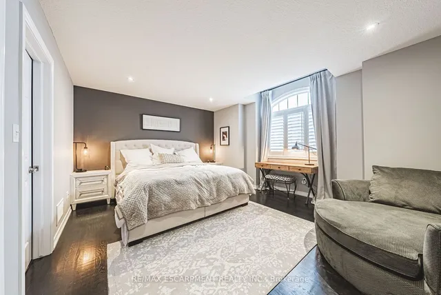 Additional image 23 of 48 Madonna Dr