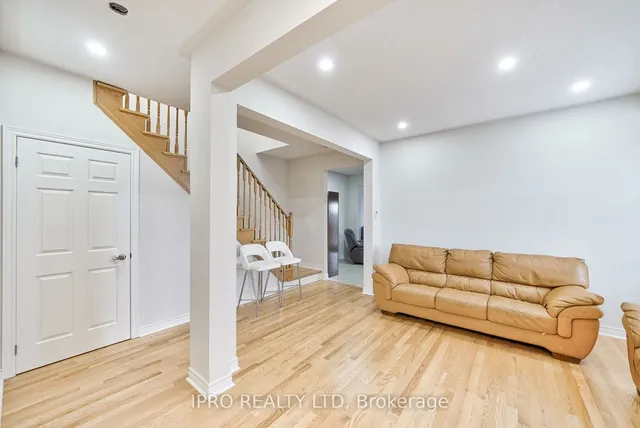 Additional image 10 of 566 BESSBOROUGH Dr