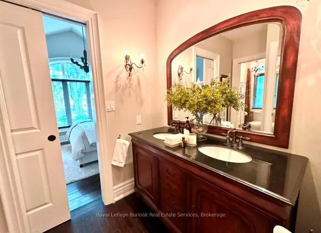 Additional image 32 of 883 Kingsway Dr