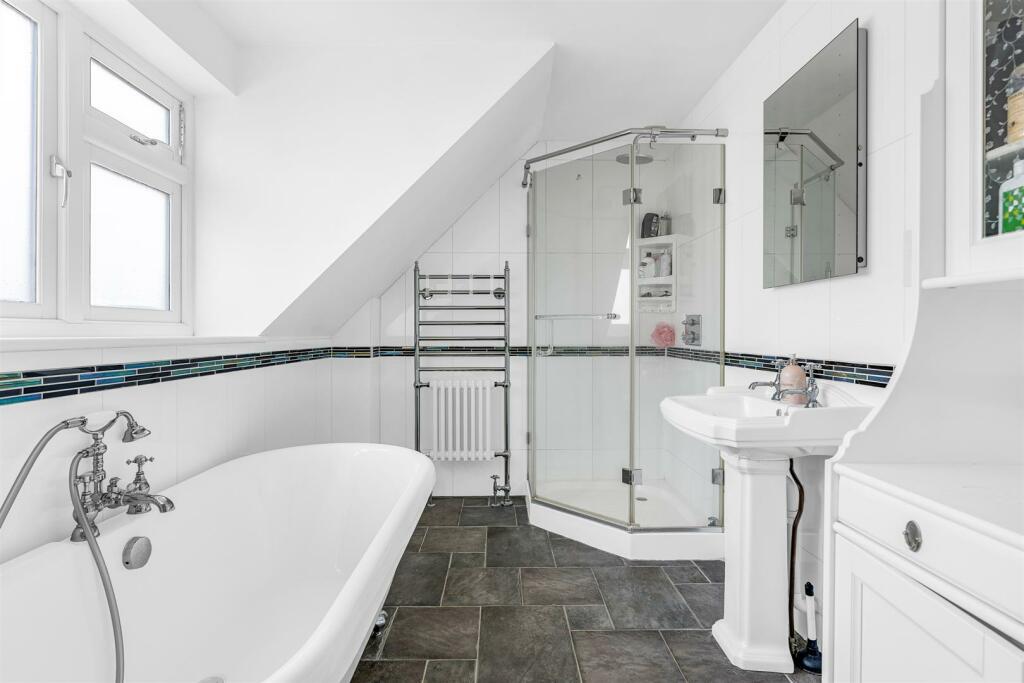 Additional image 19 of Canonsfield Road, Welwyn