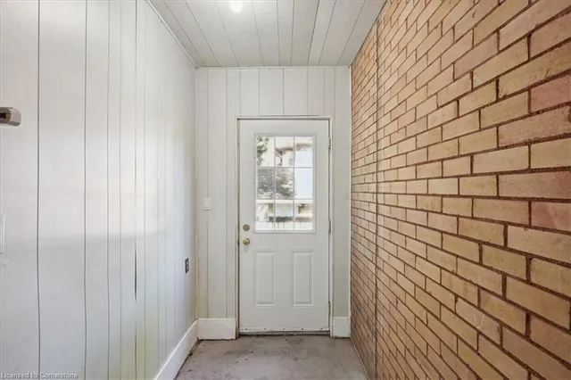 Additional image 18 of 76 Spadina Ave