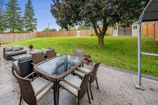 Additional image 43 of 1523 RUSHOLME Cres