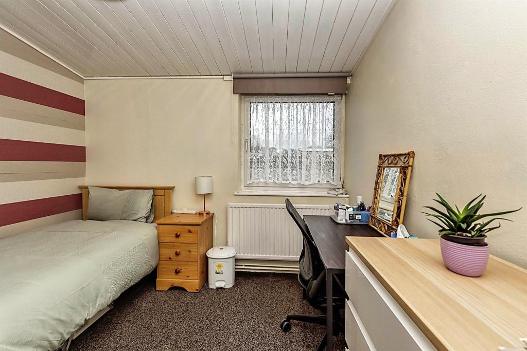 Additional image 9 of Bowling Close, Harpenden