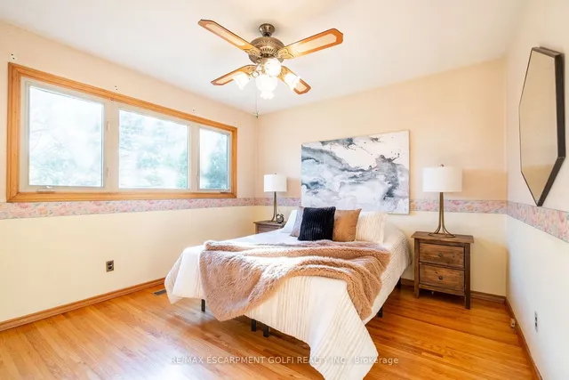 Additional image 18 of 9 Thomson Crt