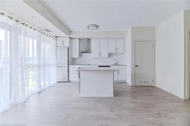 Additional image 10 of 2087 Fairview St Unit 2007