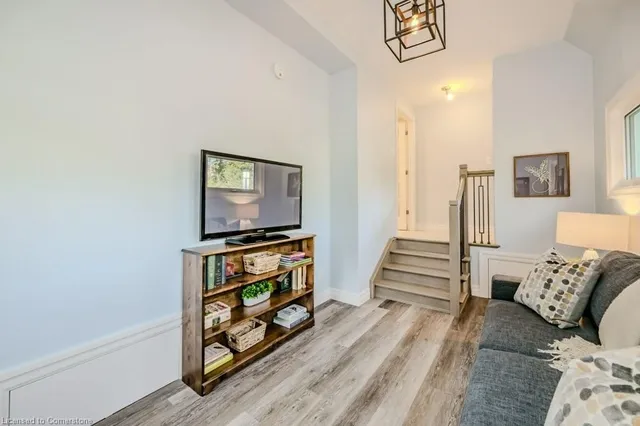 Additional image 20 of 2 Chedoke Ave