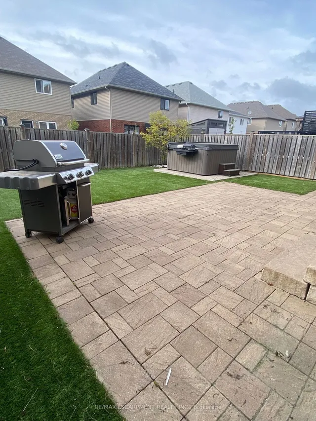 Additional image 34 of 44 PELECH Cres