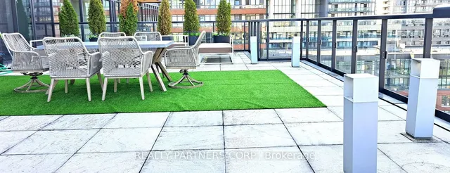 Additional image 24 of 8 Dovercourt Rd Unit 910