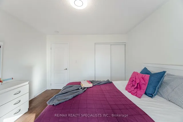 Additional image 21 of 369 Snoek Pt