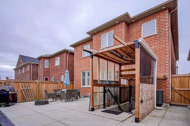 Additional image 33 of 556 Bessborough Dr