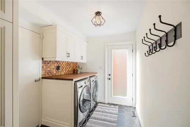 Additional image 17 of 2005 PARKLANE Cres