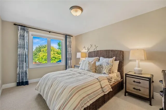 Additional image 21 of 2005 PARKLANE Cres