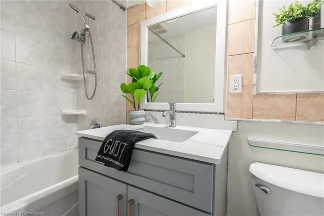 Additional image 23 of 25 Britten Close Unit B52