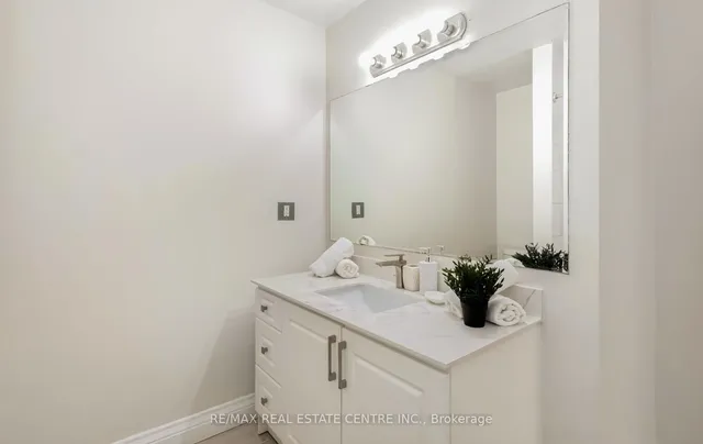 Additional image 32 of 1096 Barclay Circ