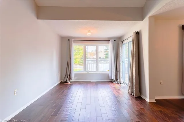 Additional image 6 of 331 Silverbirch Blvd