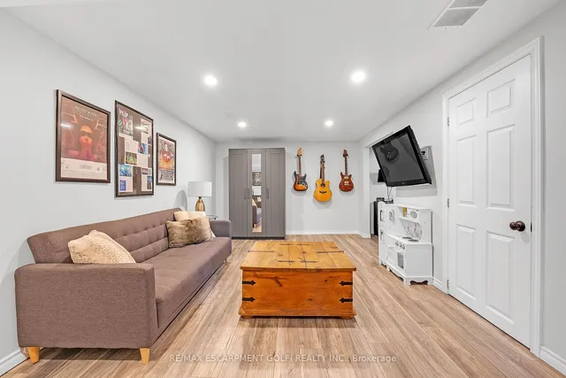 Additional image 31 of 98 FORESTGATE Dr