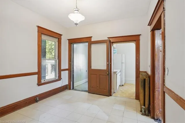 Additional image 28 of 76 Spadina Ave