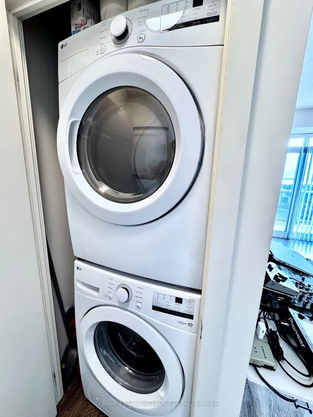 Additional image 10 of 2081 Fairview St Unit 1903