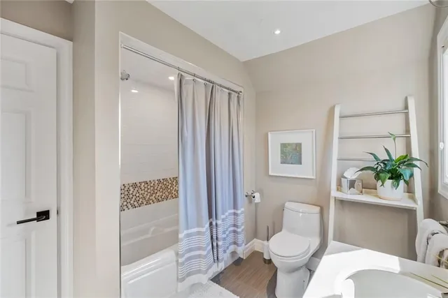 Additional image 26 of 2005 PARKLANE Cres