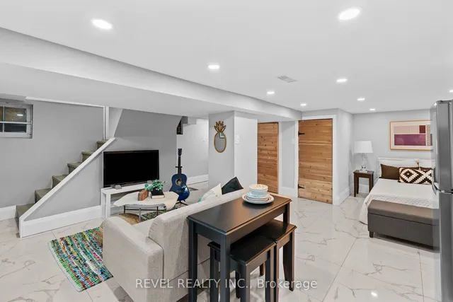 Additional image 36 of 69 Roxborough Ave