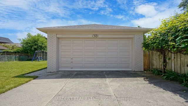 Additional image 39 of 265 Acton Ave