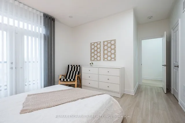 Additional image 34 of 158 Agro St