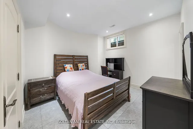 Additional image 36 of 176 Empress Ave