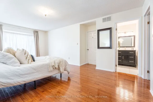 Additional image 21 of 54 Goldcrest Dr