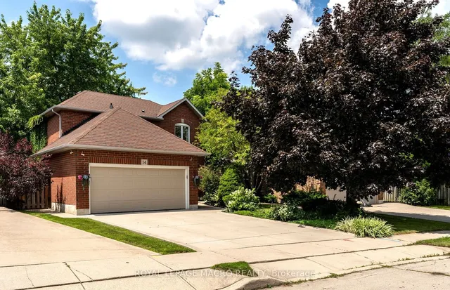 14 Coopershawk Cres