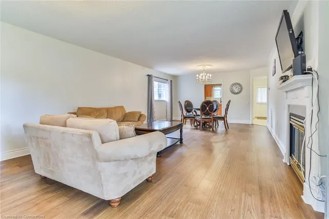 Additional image 9 of 214 Silverbirch Blvd