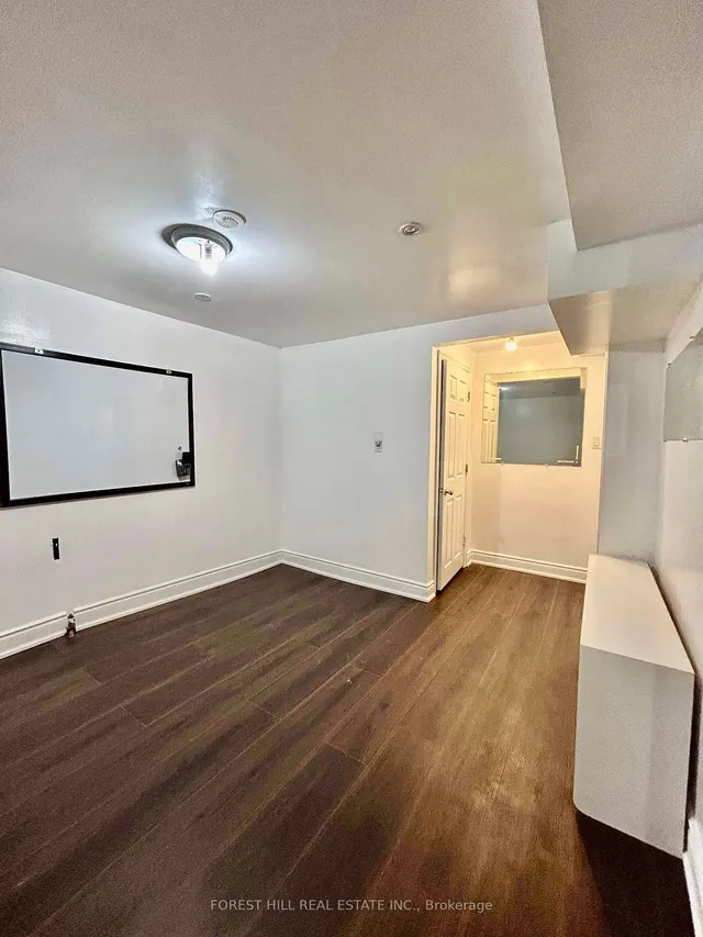 Additional image 32 of 28 Thorny Vineway