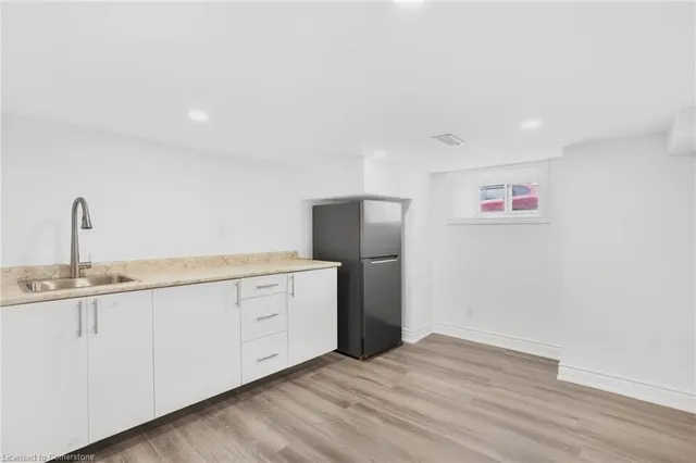 Additional image 31 of 582 Wentworth St