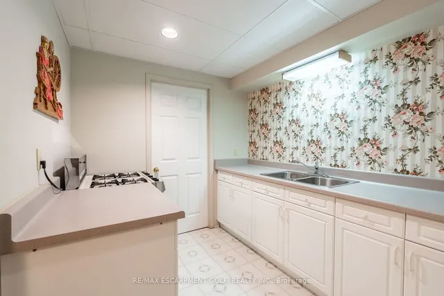 Additional image 32 of 8560 Leeming Rd