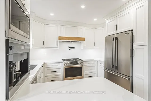 Additional image 8 of 14 Dolphin Pl