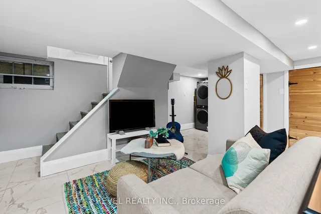 Additional image 29 of 69 Roxborough Ave