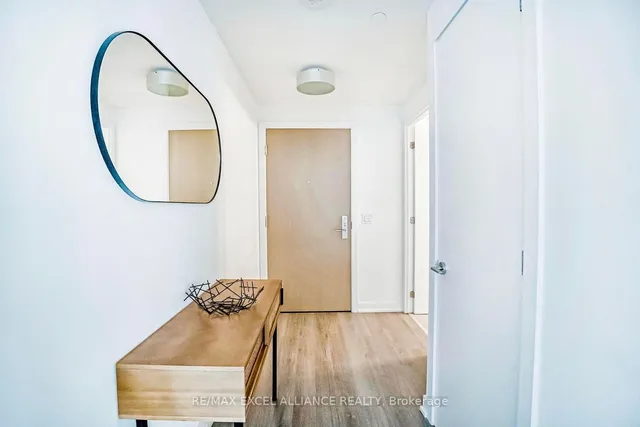 Additional image 4 of 357 King St Unit 809