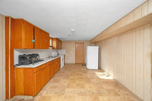 Additional image 22 of 51 Robroy Ave