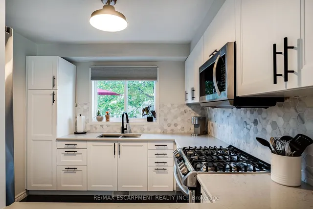 Additional image 16 of 31 Moss Blvd Unit 17