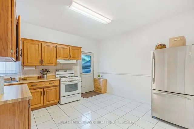 Additional image 8 of 528 Hughson St