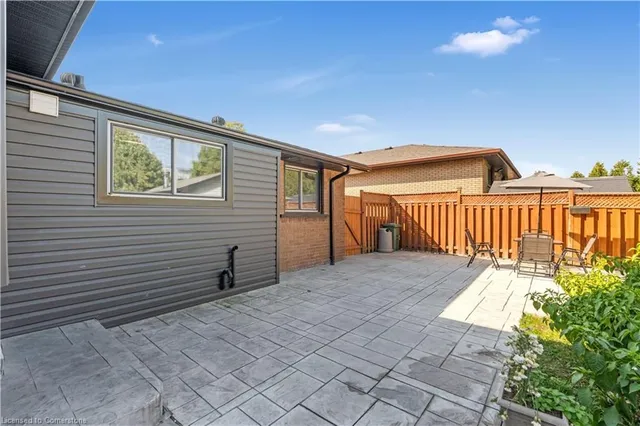 Additional image 32 of 6 Rideau Cres