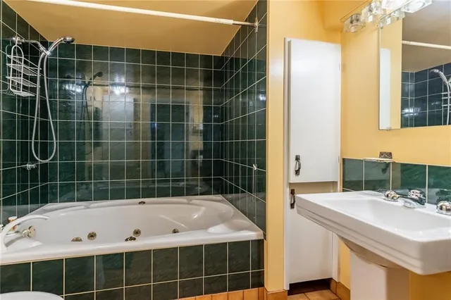 Additional image 20 of 2317 Lakeshore Rd