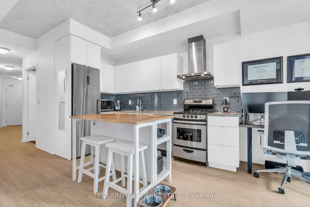 Additional image 15 of 51 East Liberty St Unit 1516