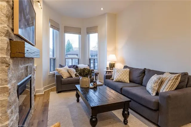 Additional image 7 of 185 1/2 Emerald St