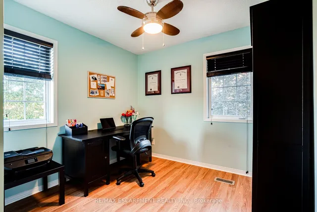 Additional image 26 of 31 Moss Blvd Unit 17