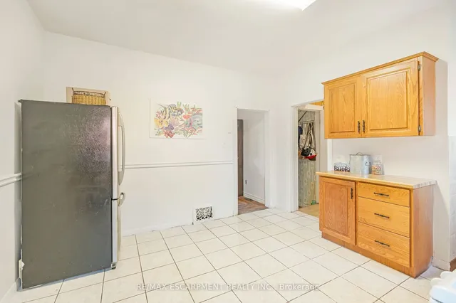 Additional image 11 of 528 Hughson St