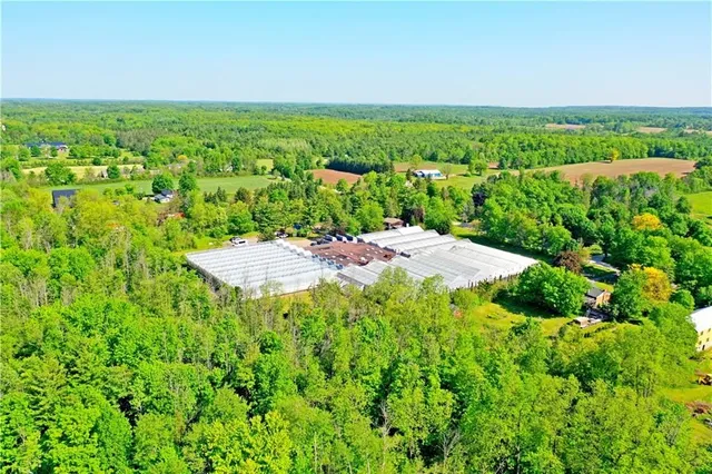 Additional image 47 of 7076 MCNIVEN Rd