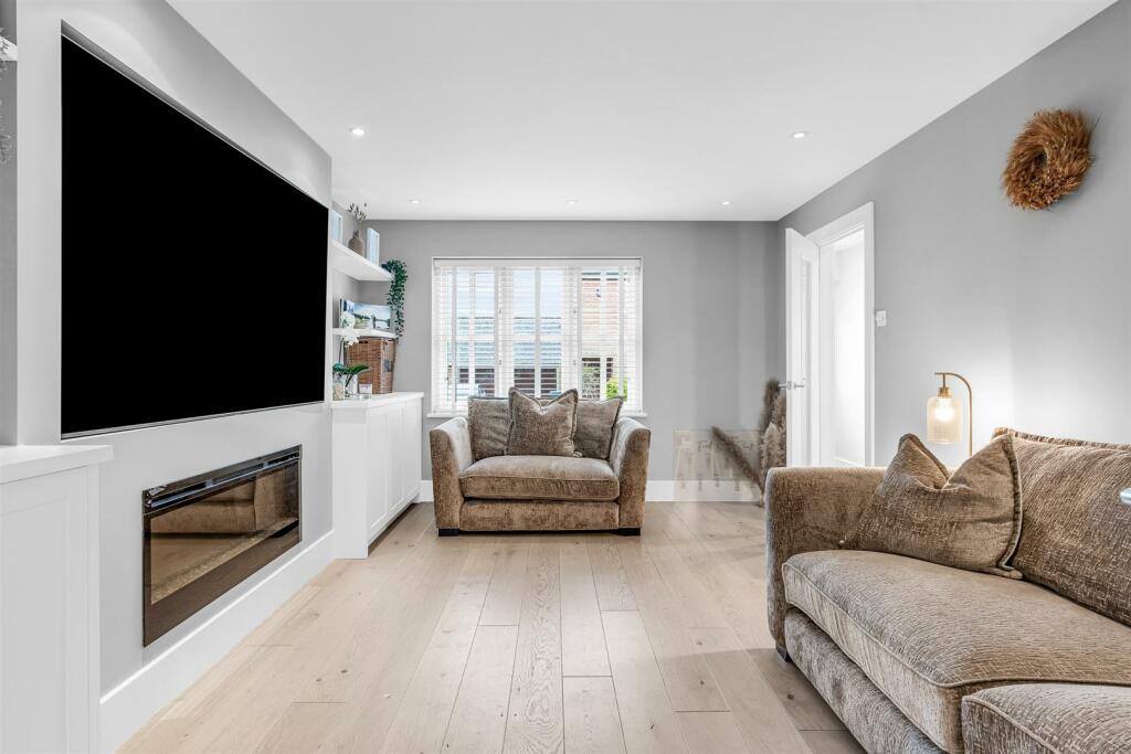 Additional image 7 of Welwyn Hall Gardens, Welwyn