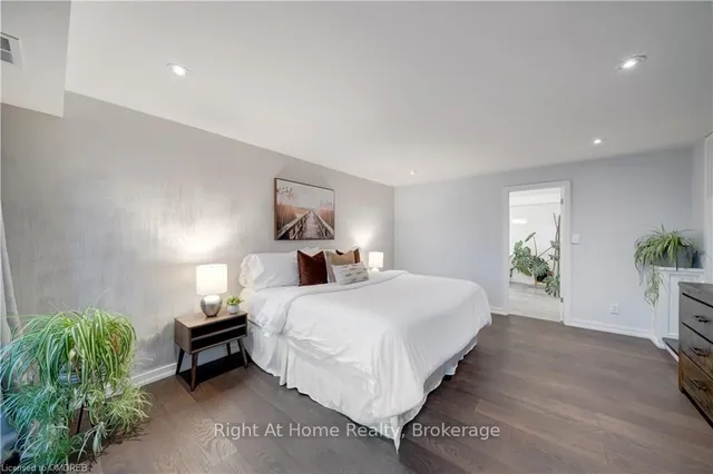 Additional image 16 of 868 DANFORTH Pl