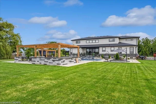 Additional image 24 of 37 Eleventh Rd